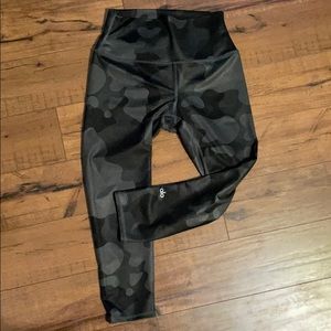 Alo Yoga Camo Crop Airbrush Leggings